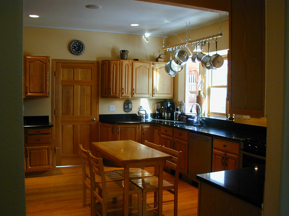 Spacious Kitchen with granite counter tops..........