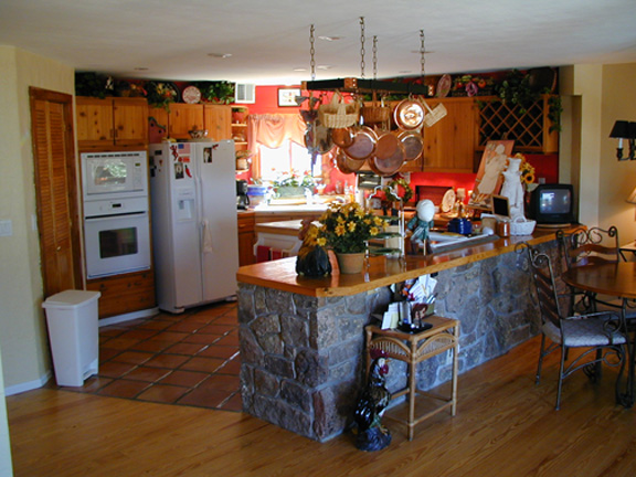 The custom Kitchen with Chili Pepper Red acsents