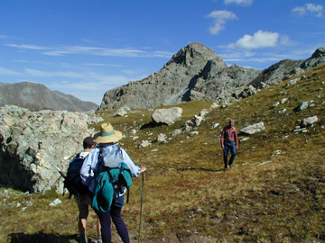 Dianne and Marty encourage Wilbur to catch up